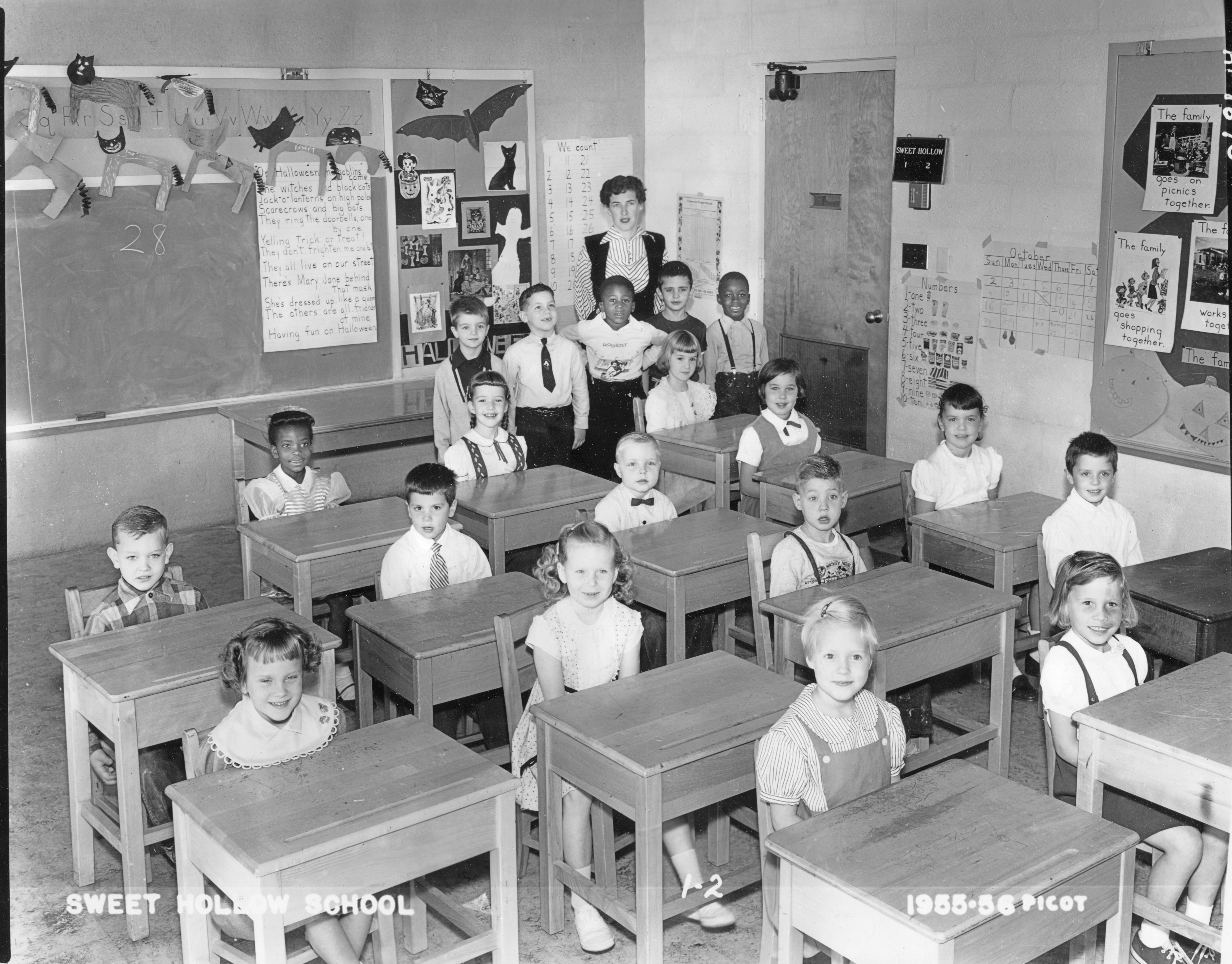 Black and white photo of the Sweet Hollow School 1st grade class with teacher Mrs. Little in 1955