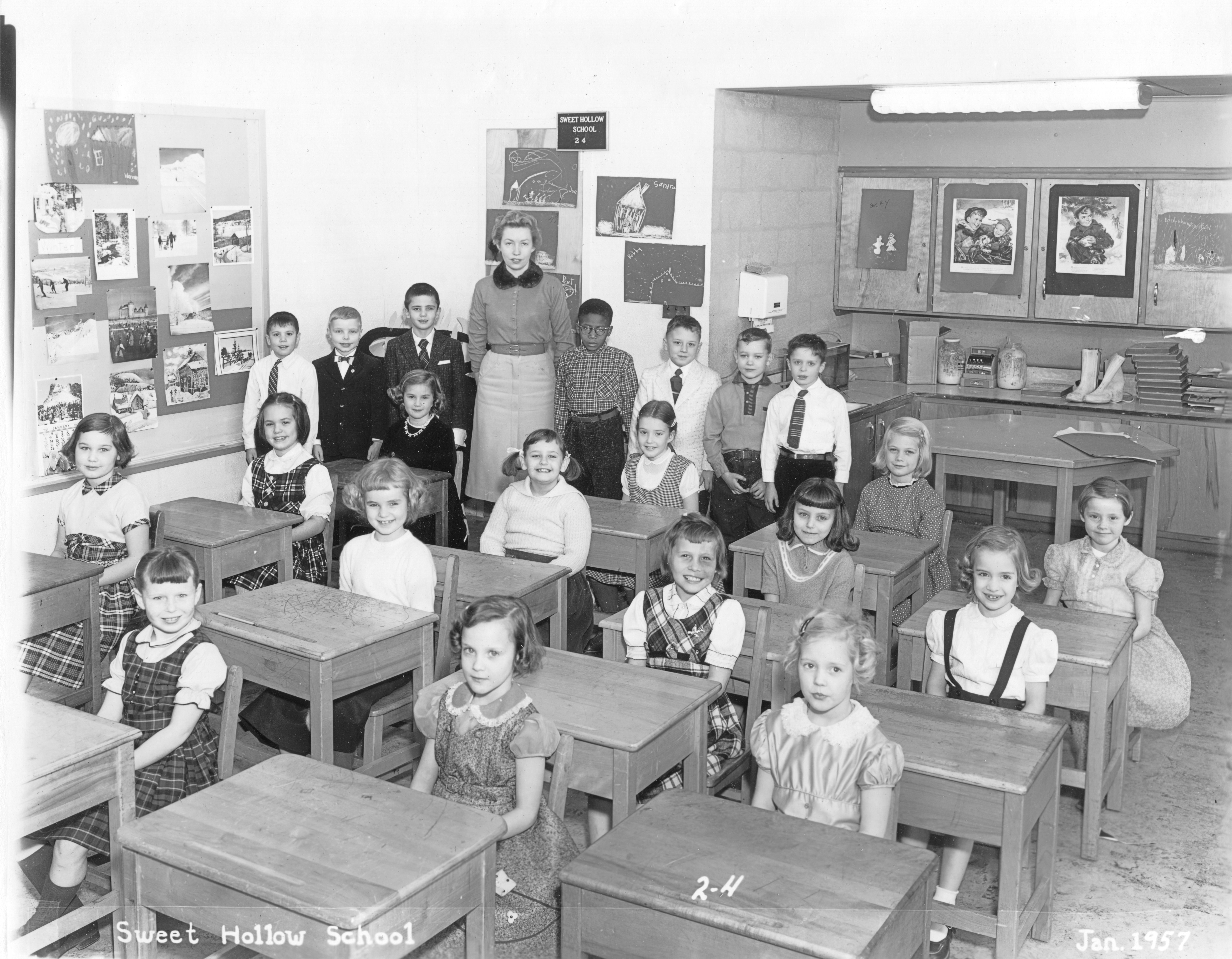Black and white photo of the Sweet Hollow School 2nd grade class with teacher Mrs. Johnson in the year 1957