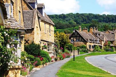 Picture of a village street in Cotswolds, England