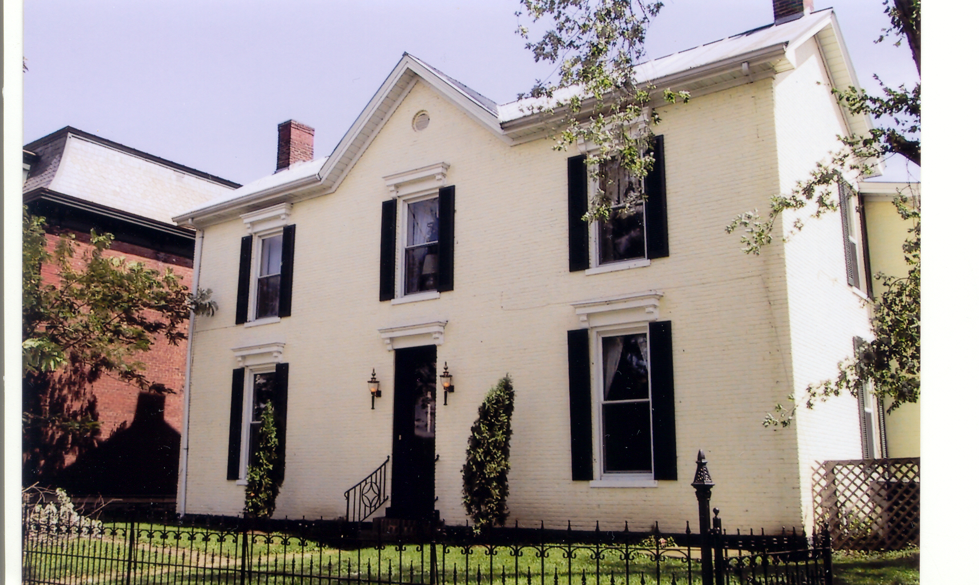Image of a white house with 6 windows, the Rosemary Clooney house.