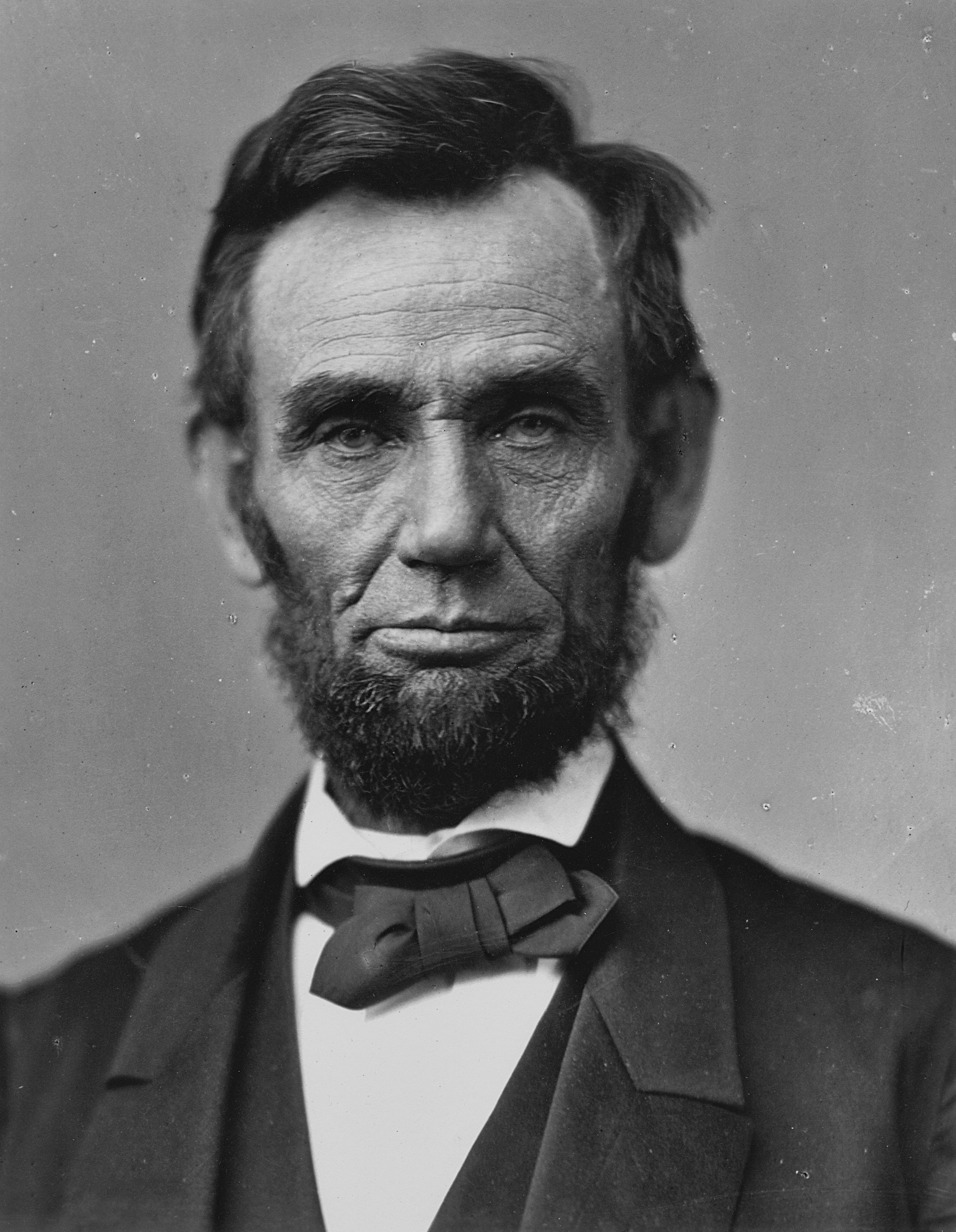 Black and white photo of Abraham Lincoln.
