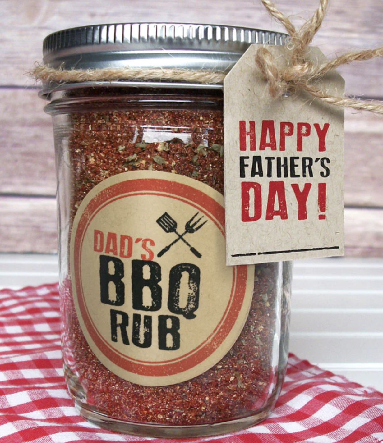 Image of a mason jar filled with spices, labeled Dad's BBQ rub, with a tag that says Happy Father's Day tied onto the lid.